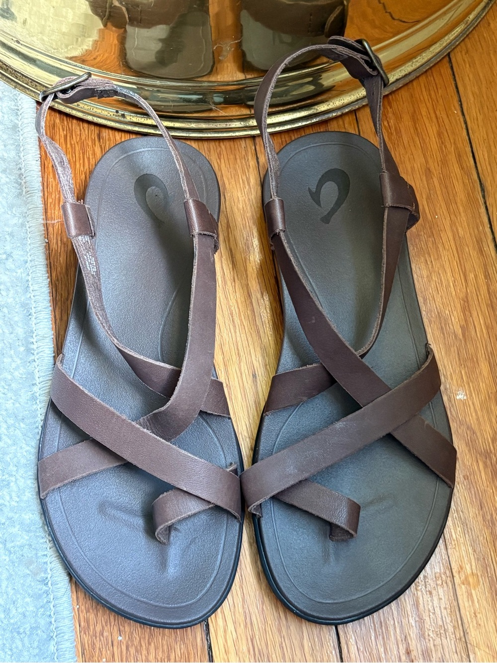 OluKai Upena Women’s Brown Leather Strappy Sandals — size US W7 / EUR 37
